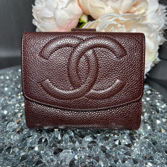 CHANEL CAVIAR COMPACT WALLET - Picture 2 of 8